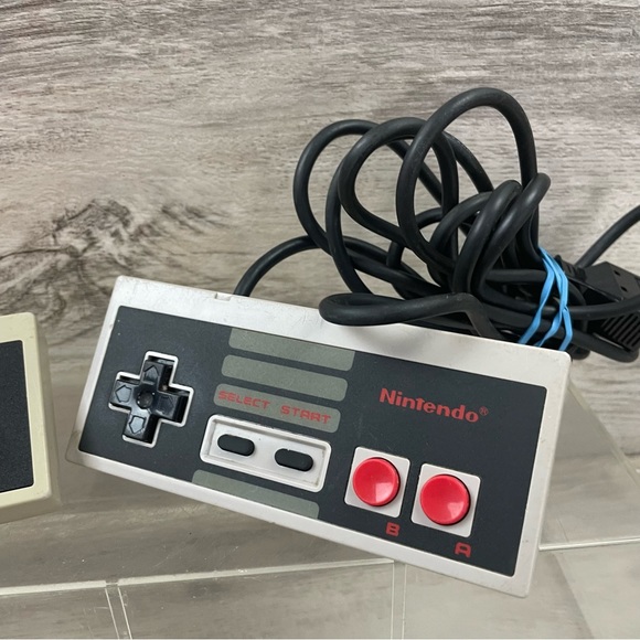 LOT OF 2 Original Nintendo NES Controllers NES-004 Tested OEM - Picture 2 of 7